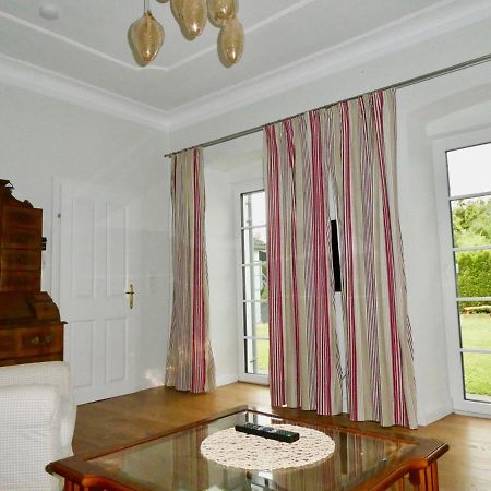 Cozy Apartment Steyr Mitte, Ruhig, Parkplatz, Terasse, 2 Schlafzimmer, Wlan エクステリア 写真