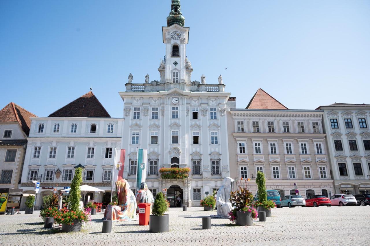 Cozy Apartment Steyr Mitte, Ruhig, Parkplatz, Terasse, 2 Schlafzimmer, Wlan エクステリア 写真