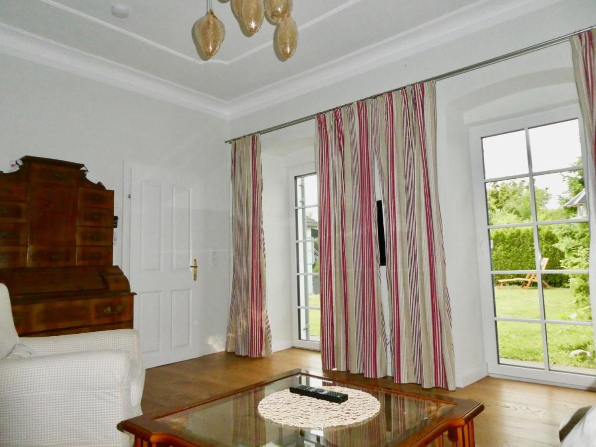 Cozy Apartment Steyr Mitte, Ruhig, Parkplatz, Terasse, 2 Schlafzimmer, Wlan エクステリア 写真