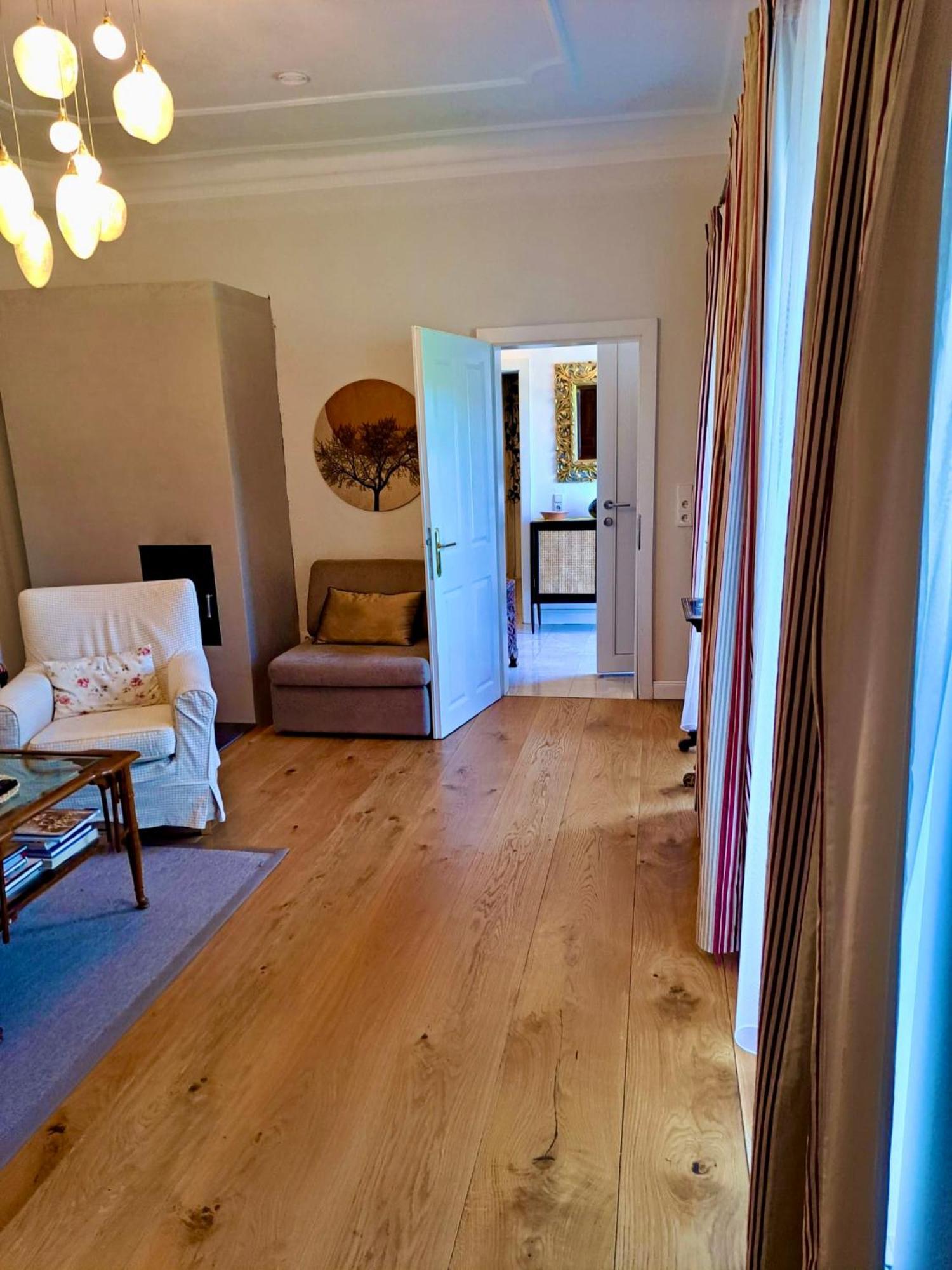 Cozy Apartment Steyr Mitte, Ruhig, Parkplatz, Terasse, 2 Schlafzimmer, Wlan エクステリア 写真
