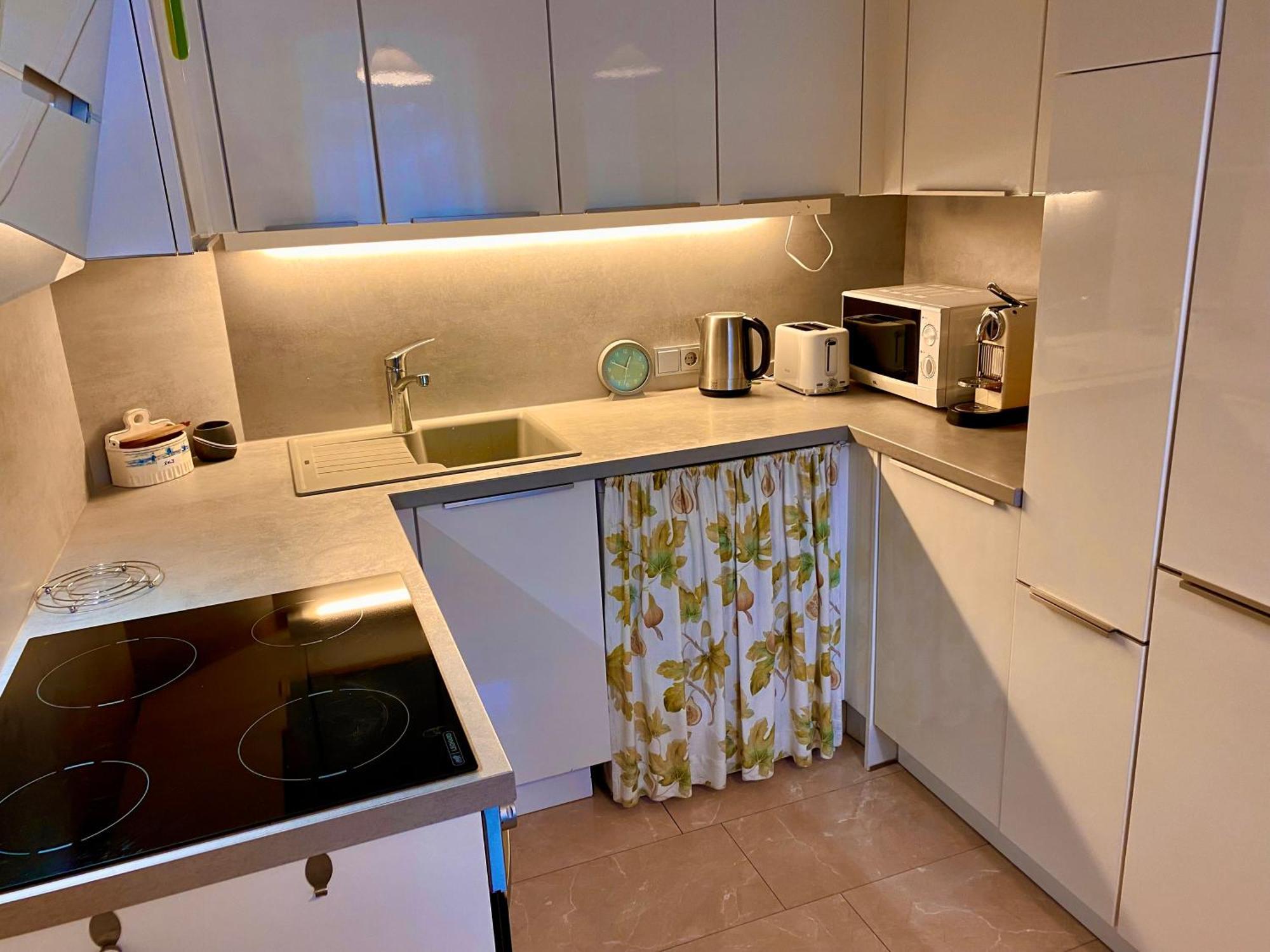 Cozy Apartment Steyr Mitte, Ruhig, Parkplatz, Terasse, 2 Schlafzimmer, Wlan エクステリア 写真