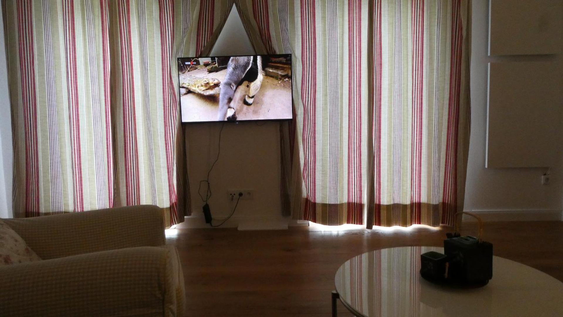 Cozy Apartment Steyr Mitte, Ruhig, Parkplatz, Terasse, 2 Schlafzimmer, Wlan エクステリア 写真