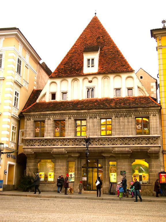Cozy Apartment Steyr Mitte, Ruhig, Parkplatz, Terasse, 2 Schlafzimmer, Wlan エクステリア 写真