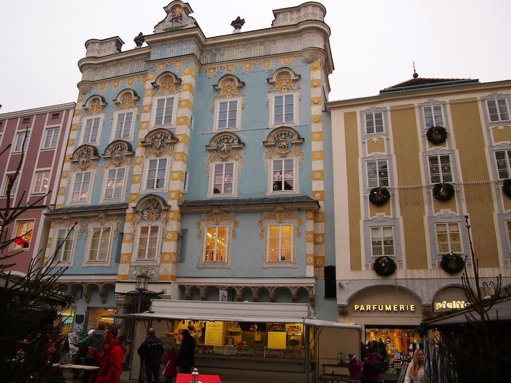 Cozy Apartment Steyr Mitte, Ruhig, Parkplatz, Terasse, 2 Schlafzimmer, Wlan エクステリア 写真