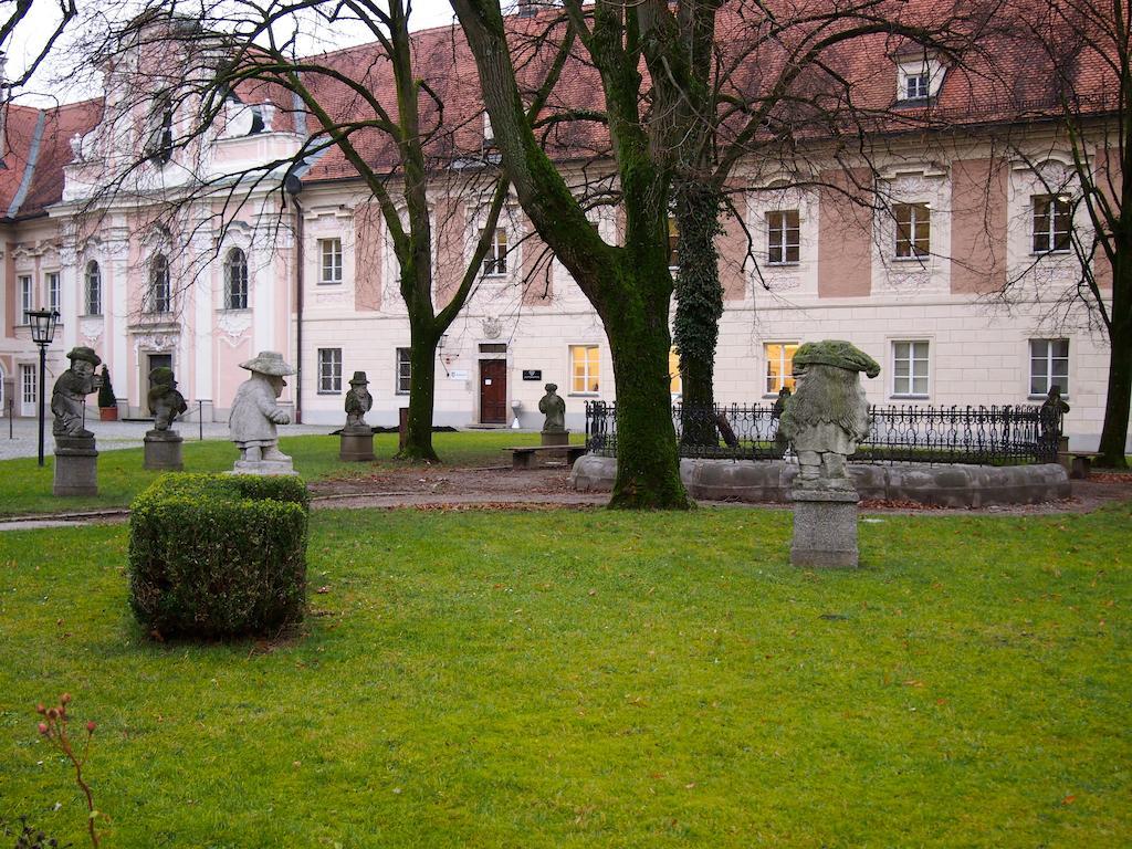 Cozy Apartment Steyr Mitte, Ruhig, Parkplatz, Terasse, 2 Schlafzimmer, Wlan エクステリア 写真