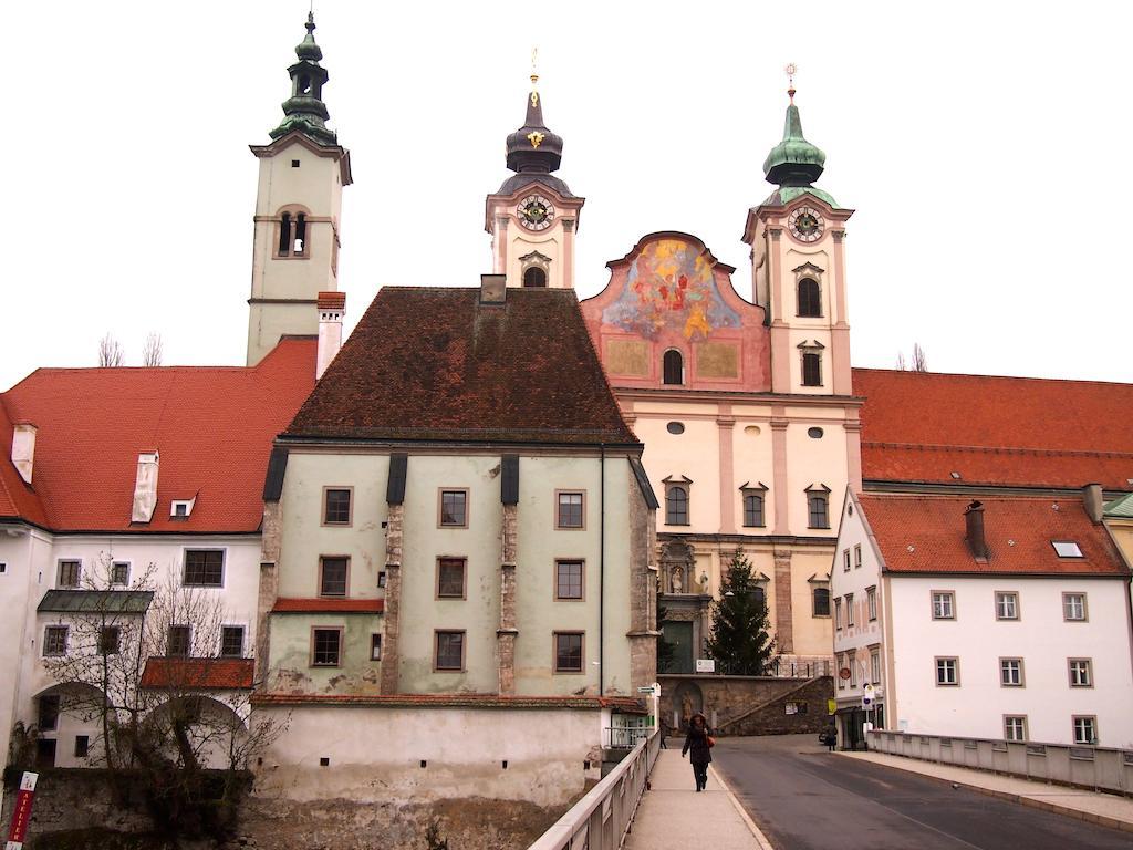 Cozy Apartment Steyr Mitte, Ruhig, Parkplatz, Terasse, 2 Schlafzimmer, Wlan エクステリア 写真